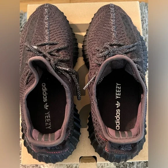 Black Yeezy boost 350 - Picture 4 of 5